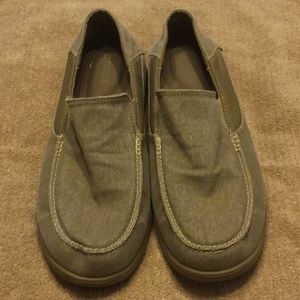 14M Crocs casual slip ons